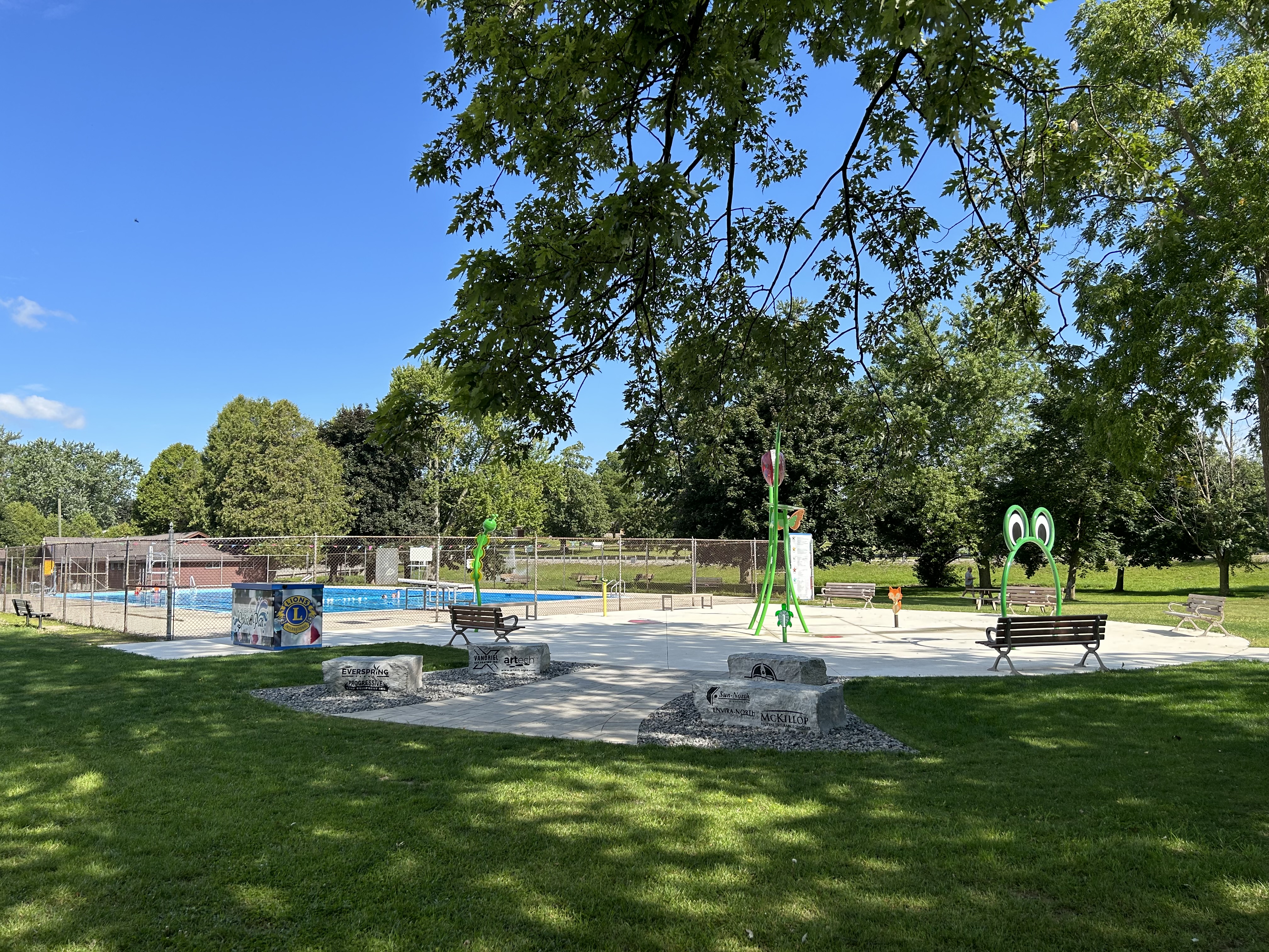 A picture of the splash pad and pool at the Seaforth Lions Park.