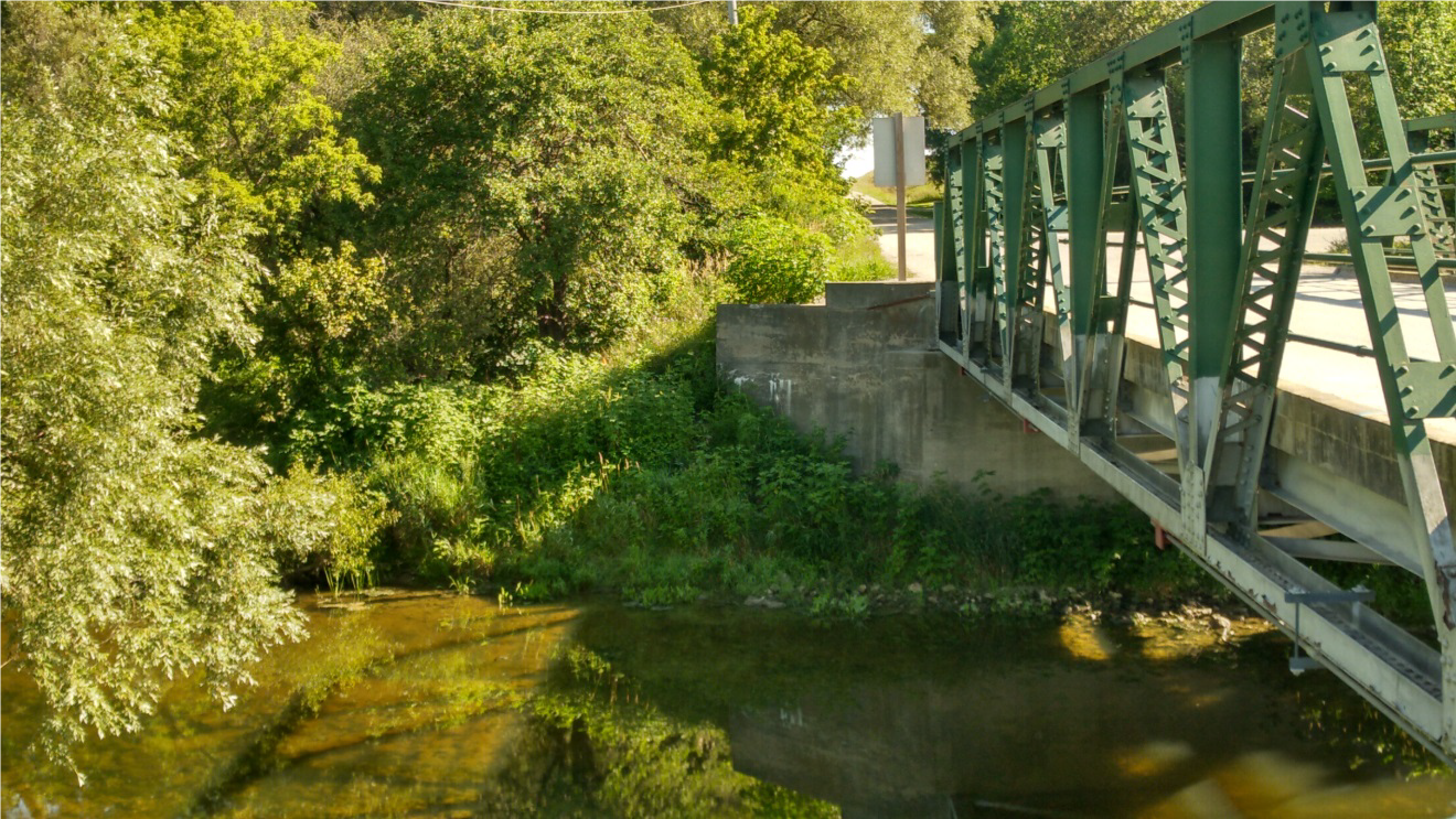 View off Kinburn Line looking at entrance to brigde